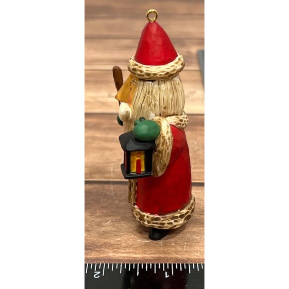 2010 HALLMARK ORNAMENT QXG7403 SANTA SPREADS THE SPIRIT W CANE & LANTERN - Picture 8 of 9